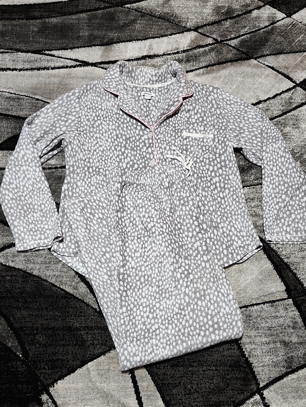 DKNY GRAY LEOPARD-PRINT PINK-TRIM POCKET SOFT FLEECE PAJAMA SET